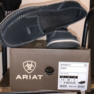 Black suede Marriott women’s cruisers size 7 1/2